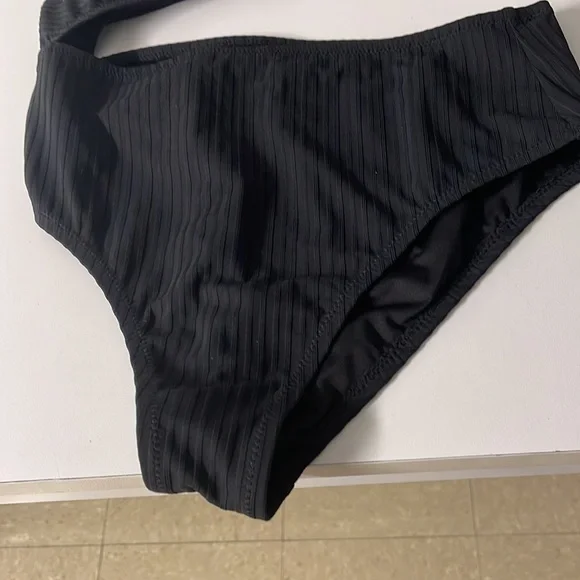 NWT Shade & Shore Sexy Cutout Bathing suit Black size M - Picture 2 of 7